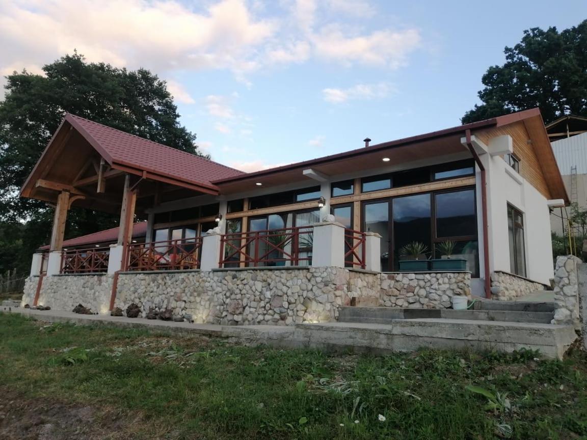 Belvedere Hotel Ambrolauri Exterior foto